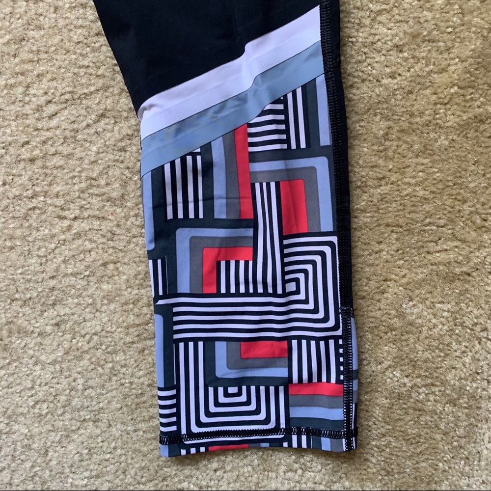 Sweaty Betty Zero Gravity High Rise Geometric Crop - Picture 4 of 9